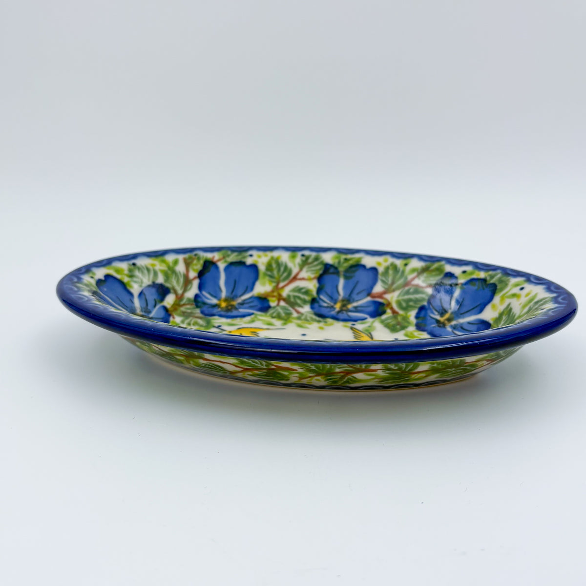 UNIKAT Blue Poppy Songbird oval Milano platter, front view showing blue poppy ring and scalloped rim