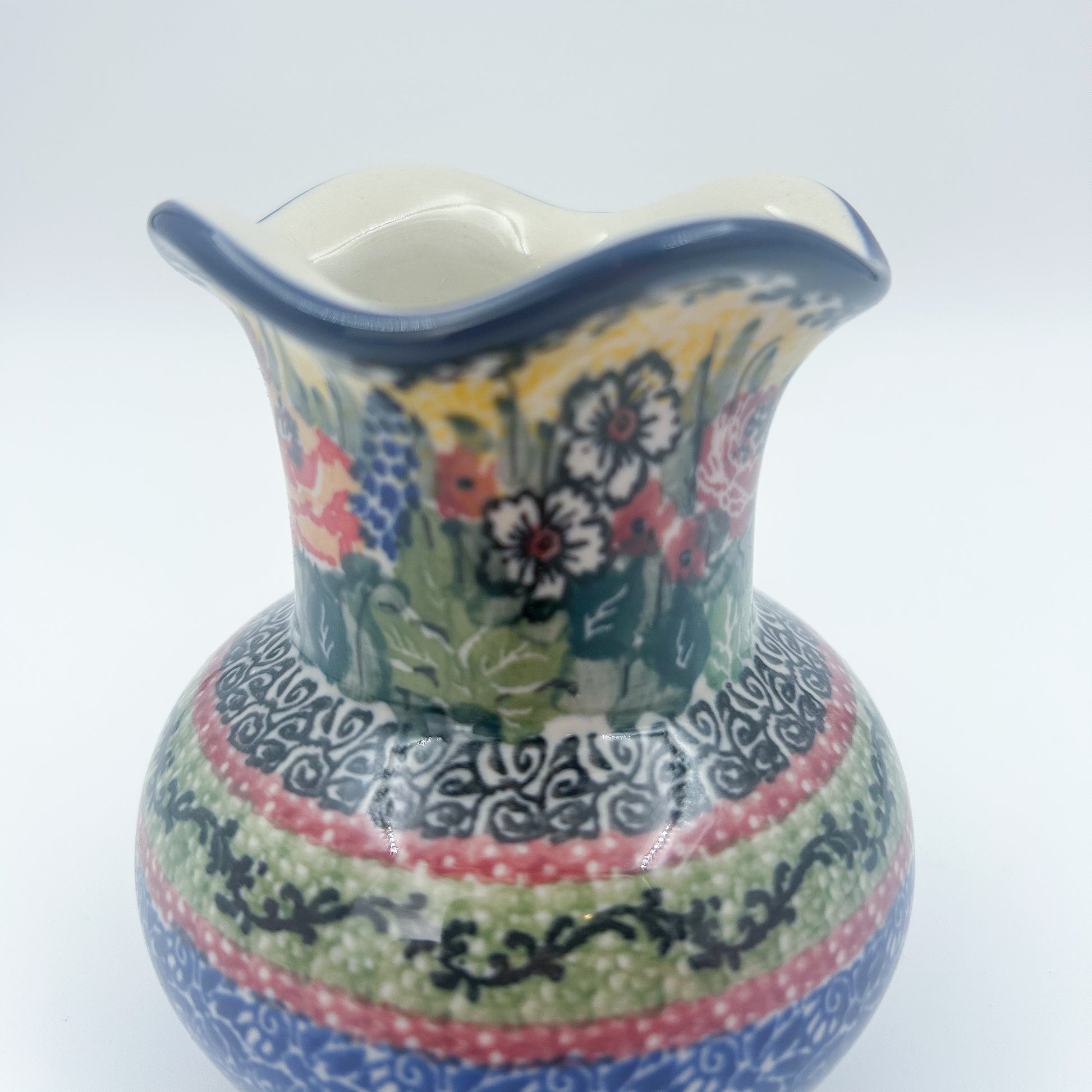 This 4” floral vase is a handmade by talented Polish artisans. This is a Polish UNIKAT signature vase.Dimensions 4.33 X 3.35 X 3.35
Ceramika Artystyczna Company