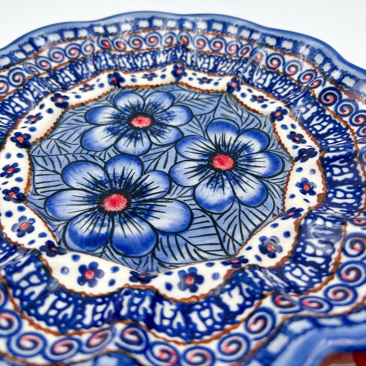 Hand made in Poland this 8” platter is made by talented artisans. This stoneware is microwave, dishwasher and oven safe as well as chip resistant.
8.46" round