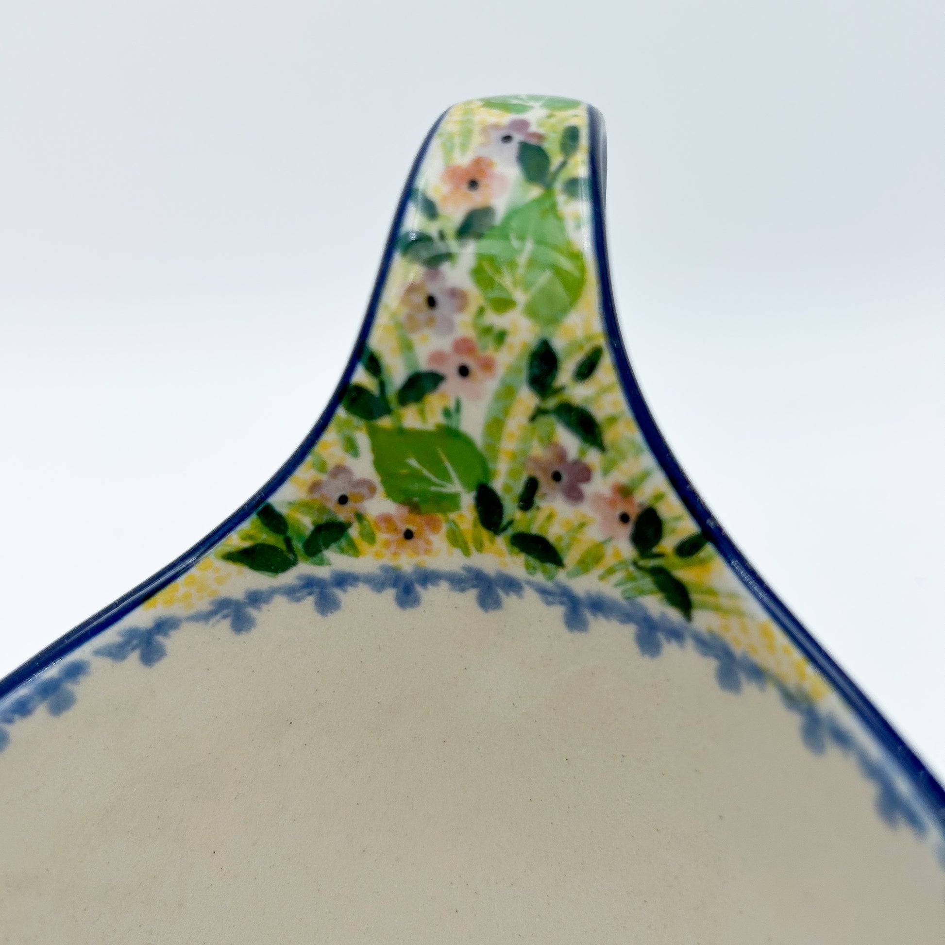 Polish pottery 16oz bowl with loop handle in the UNIKAT Blue Hydrangea pattern. This Polish Pottery bowl is made by talented artisans from Poland. 
6.26" x 4.49" x 5.51"
Ceramika Artystyczna Company