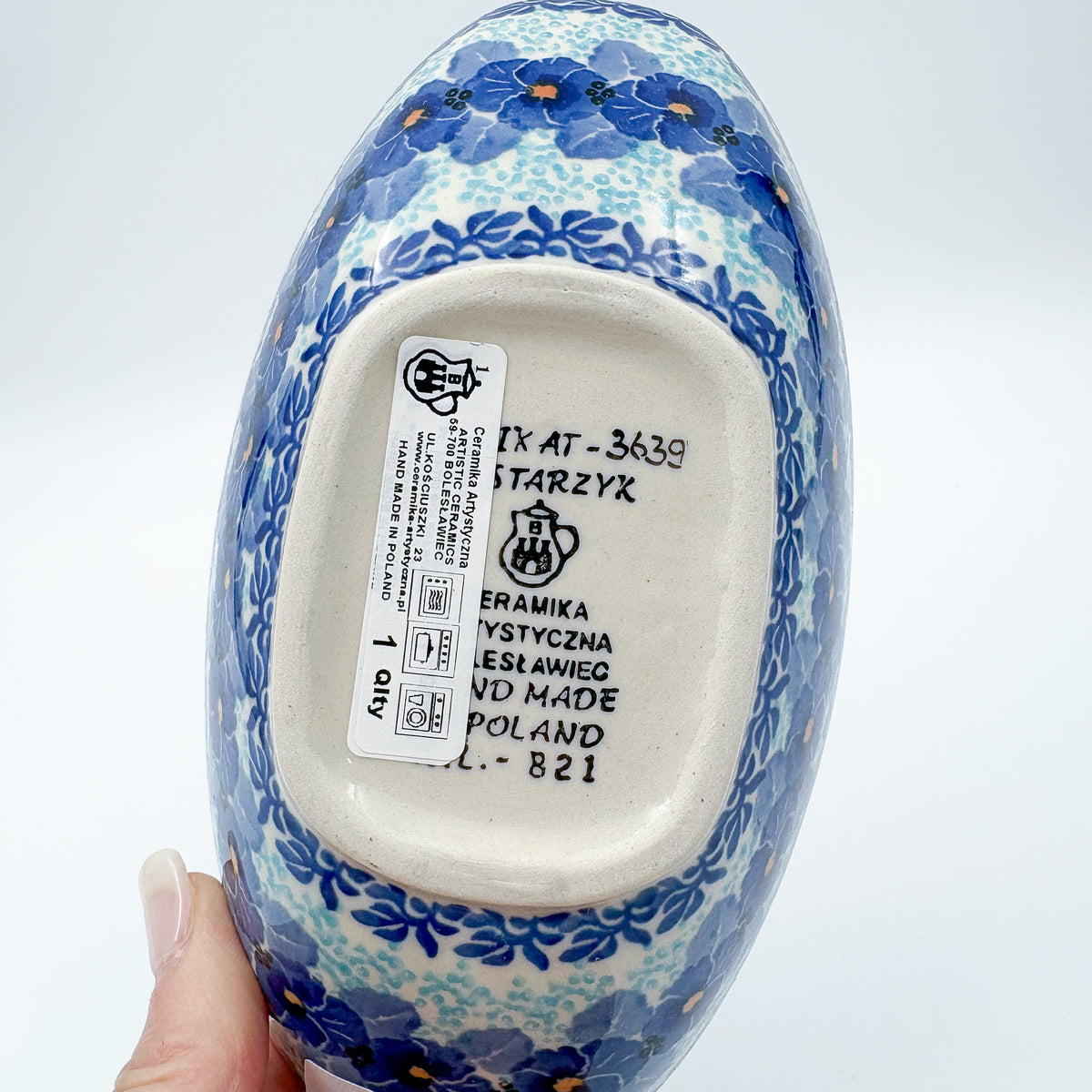 UNIKAT Deep Winter oval bowl, bottom stamp signed Starzyk Ceramika Artystyczna Boleslawiec Unikat held in hand