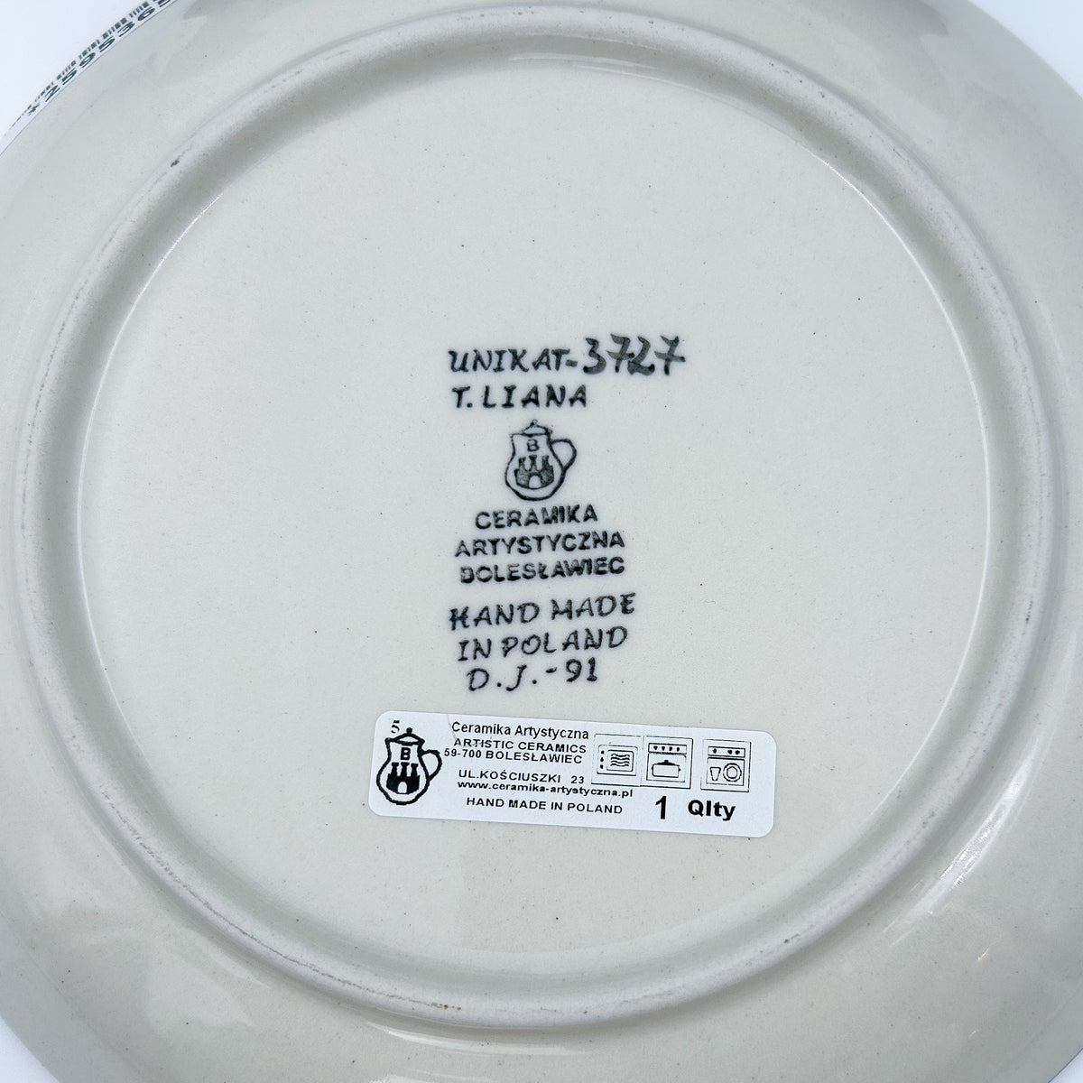 7.91” Plate.  Hand crafted Polish pottery stoneware: UNIKAT Sipping Nectar Design.