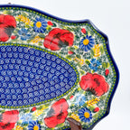 UNIKAT Garden Poppy Cezar platter, close-up rim view of red poppies and blue daisies