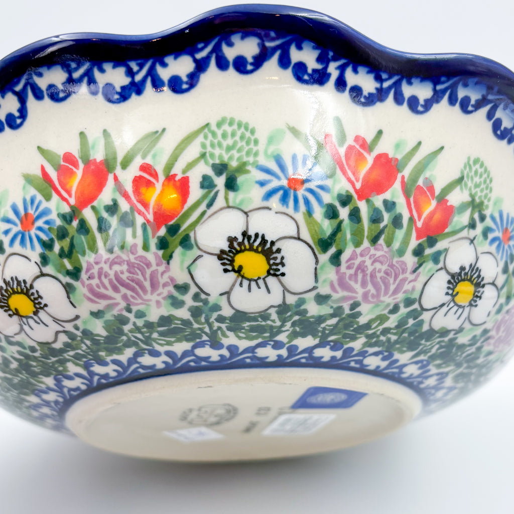 Close-up of exterior rim pattern on Cottage Garden Kora bowl