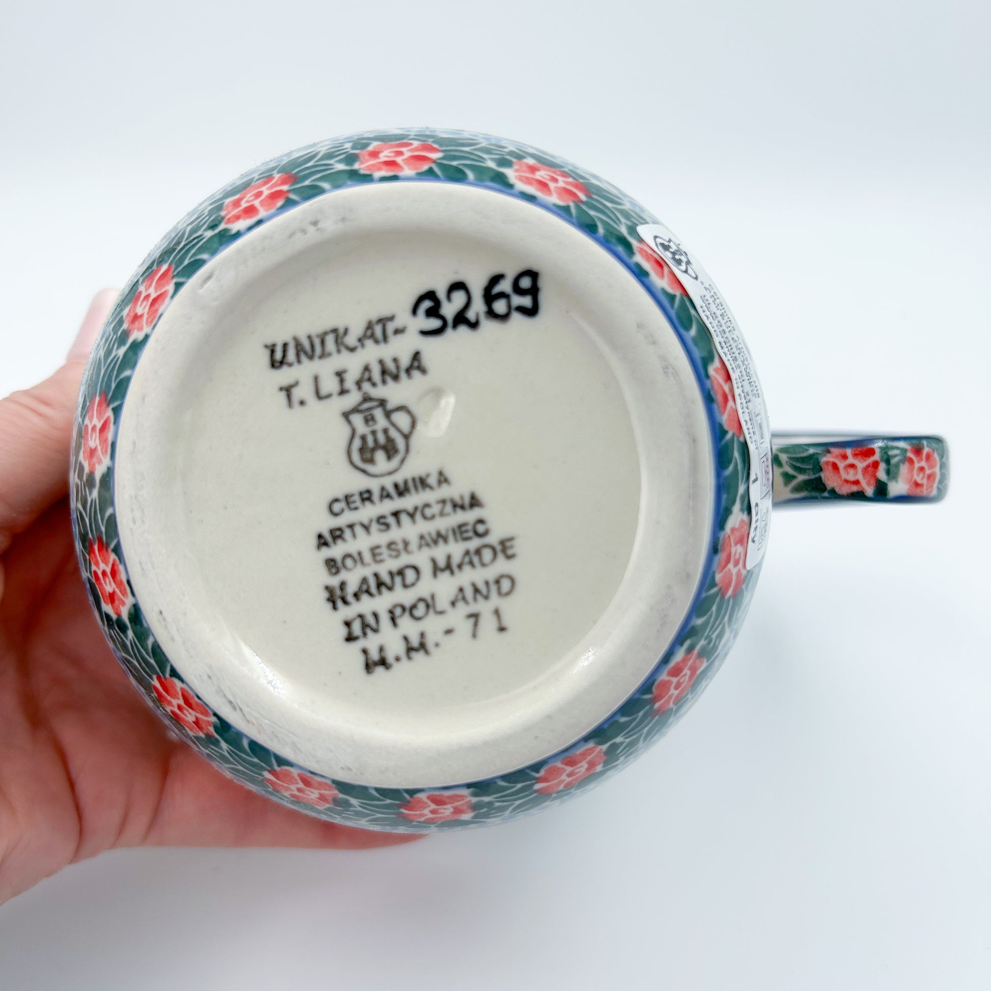 Polish pottery 16oz bowl with loop handle in the UNIKAT Robbin's Meadow pattern. 16 ounces of fluid.
6.26" x 4.49" x 5.51"
Ceramika Artystyczna Company
