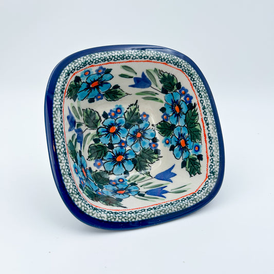 Polish pottery 5” square bowl in the Unikat Evangeline Design.
Dimensions: 5.43" square
Zaklady Ceramiczne Company