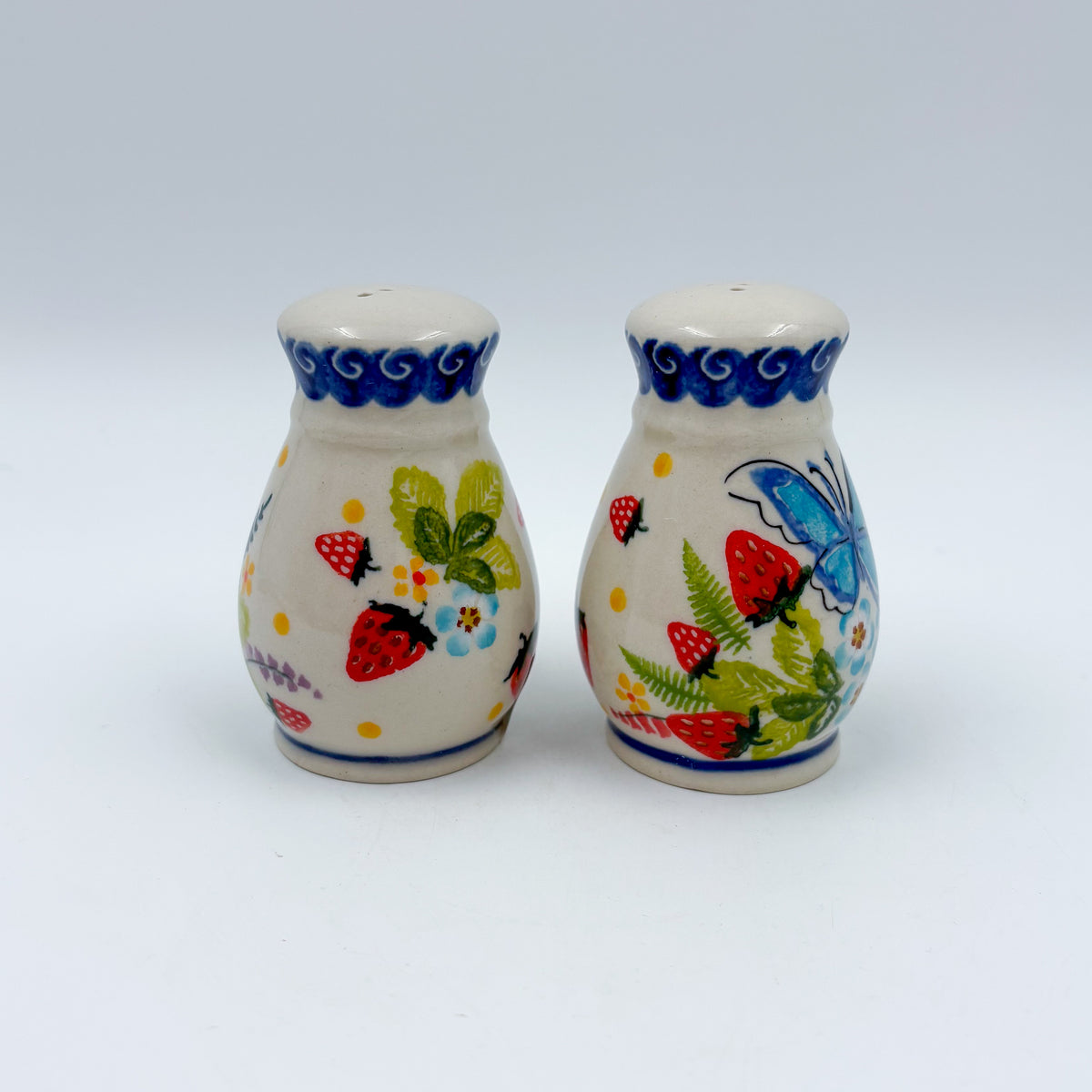 3” Salt and Pepper Shakers Olimp.  Handmade Polish pottery.  UNIKAT Berry Patch