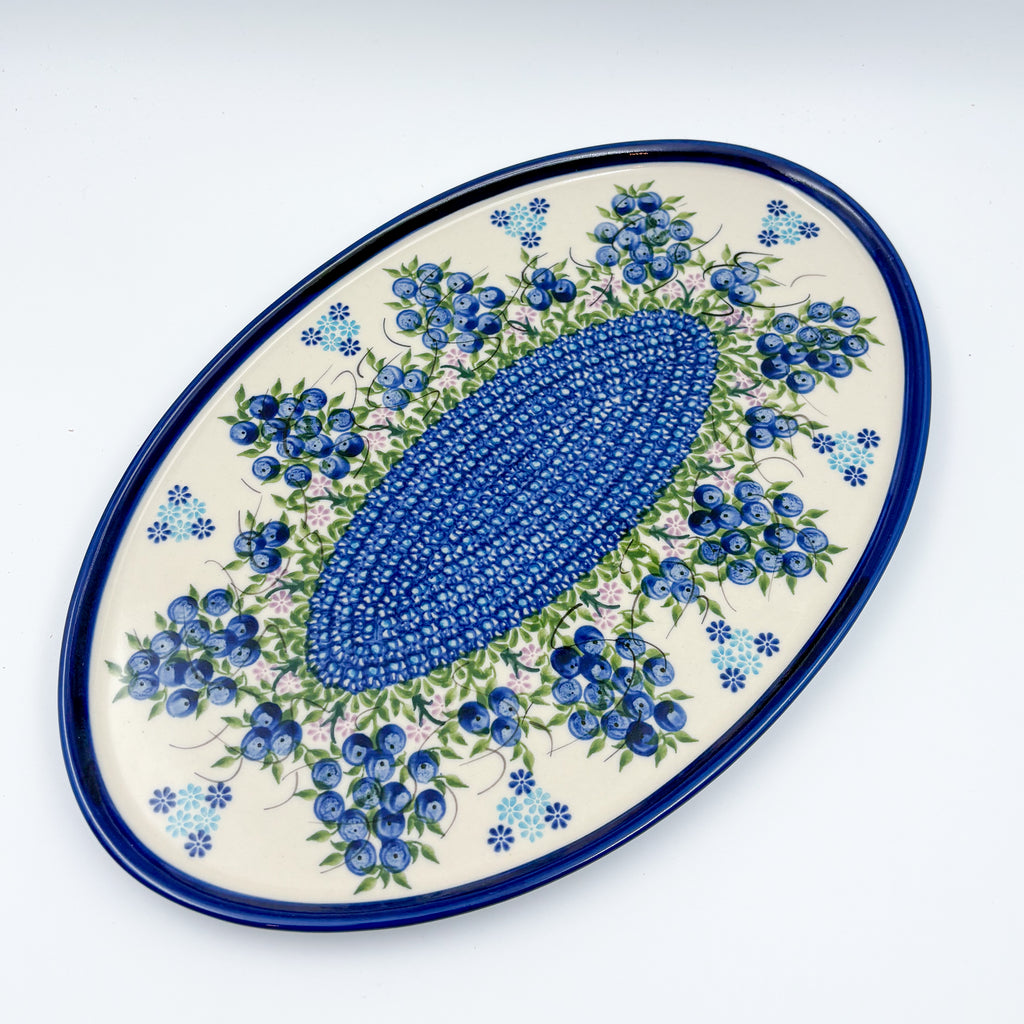 UNIKAT Blueberry oval tray, top-down view of full tray with blueberry clusters and mosaic center