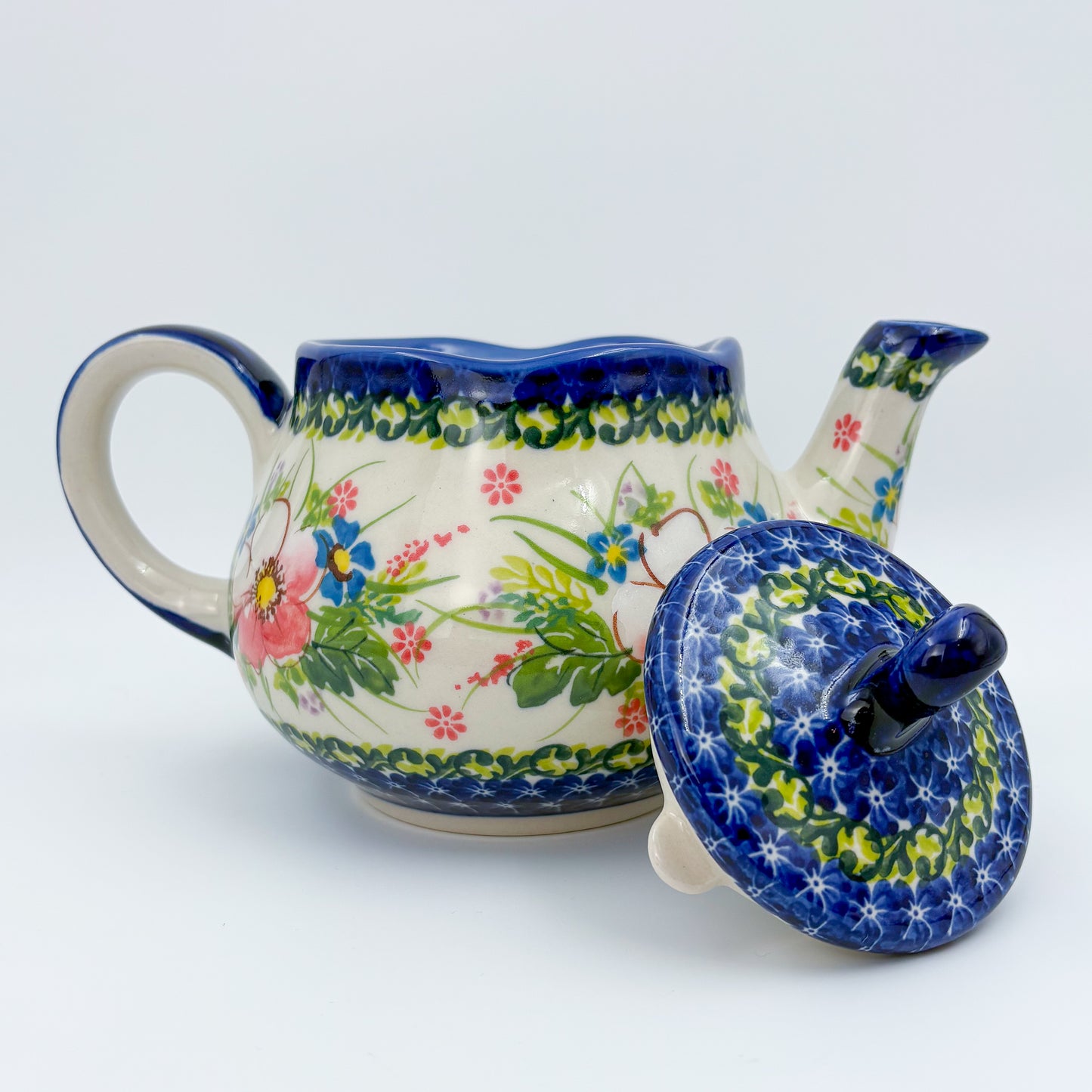 25 oz Teapot Fruti Handcrafted Potery in Poland.  Pink Ruffle Design