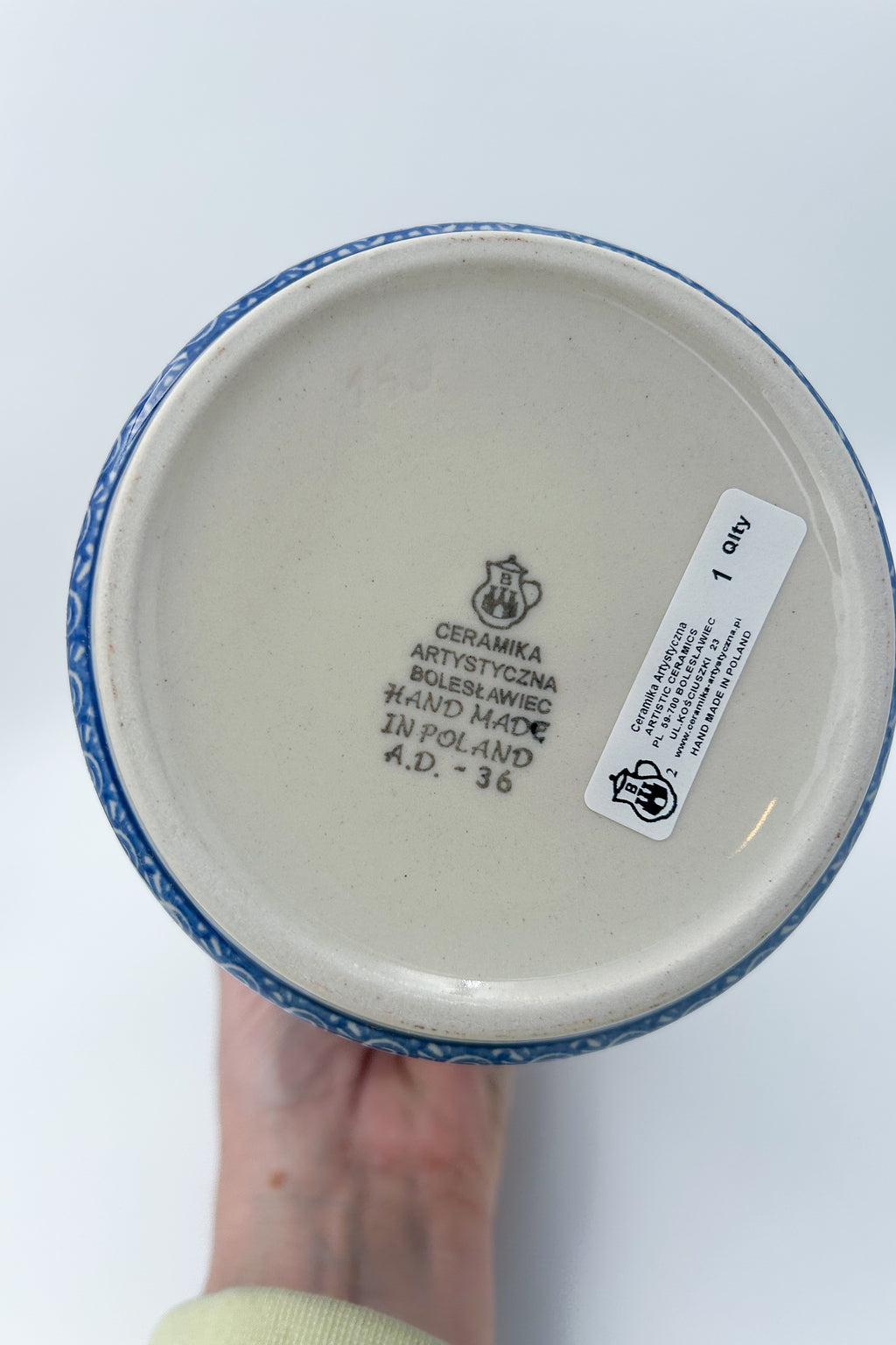 This 8” blue Utensil holder is a handmade by talented Polish artisans. This stoneware is microwave, oven and dishwasher safe as well as chip resistant.
