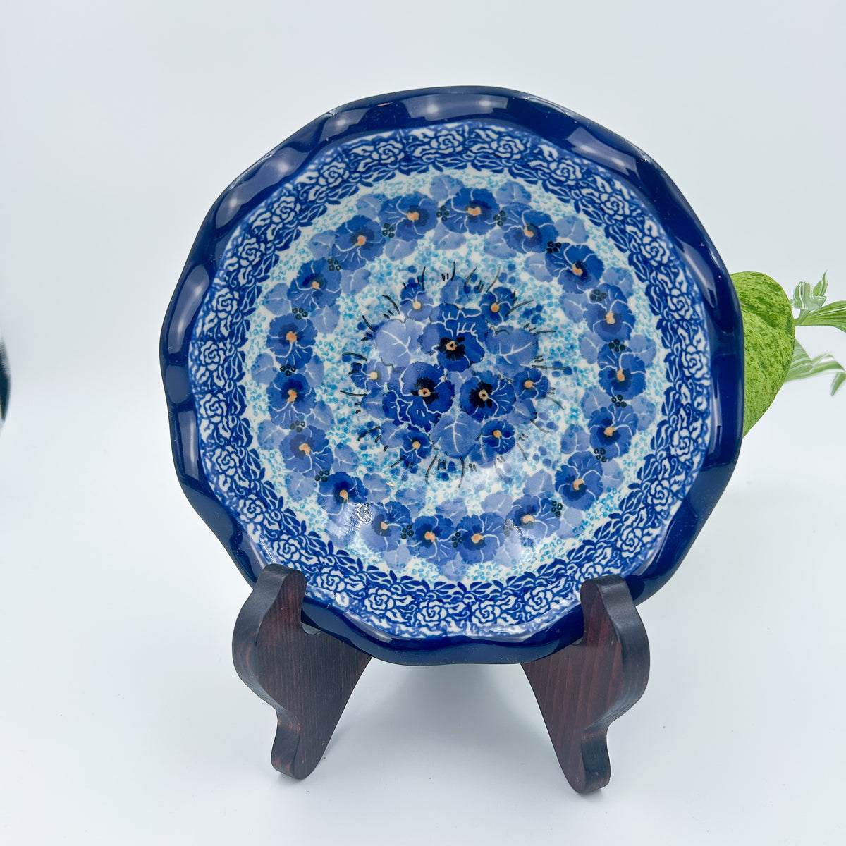 Deep Winter scalloped bowl on display stand, top-down view