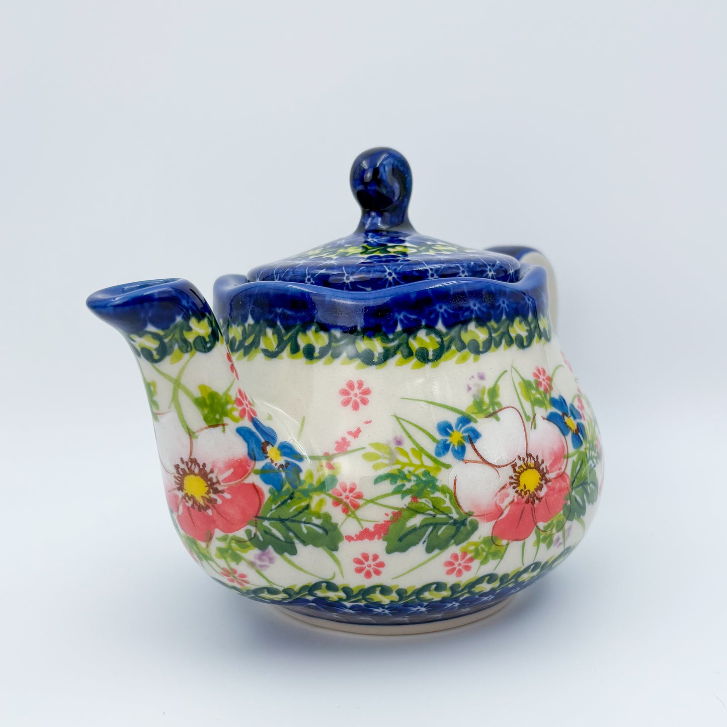 25 oz Teapot Fruti Handcrafted Potery in Poland.  Pink Ruffle Design