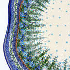 UNIKAT Whispering Ferns Clover platter, close-up edge view of scalloped clover rim and fern border