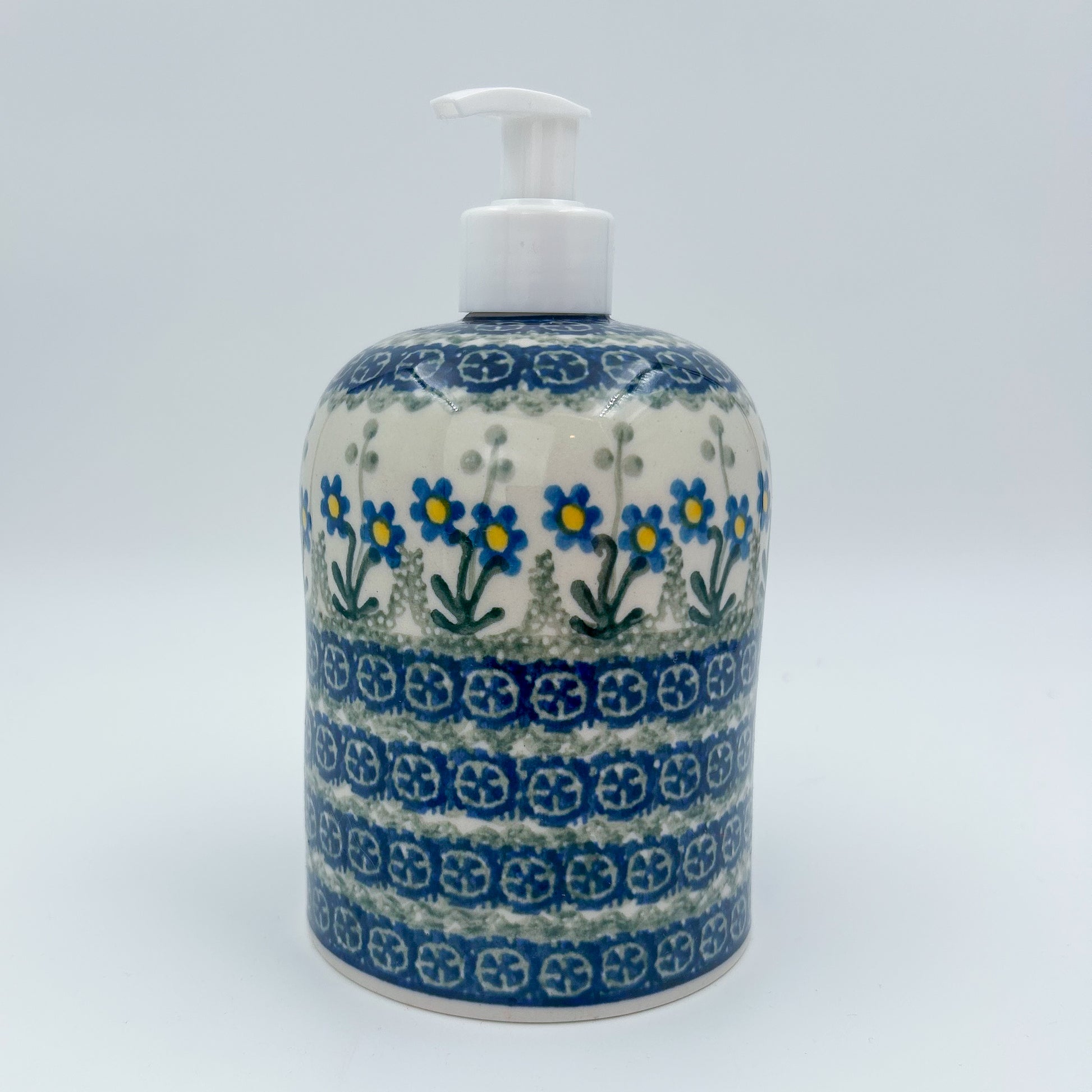  7” floral soap dispenser is a handmade by talented Polish artisans. Dimensions 6.73” x 3.74"
Ceramika Artystyczna Company
