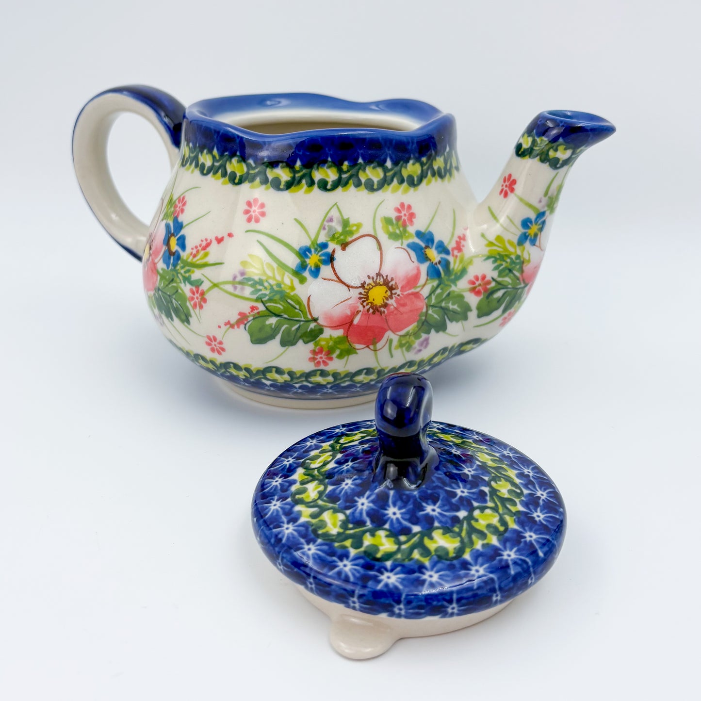 25 oz Teapot Fruti Handcrafted Potery in Poland.  Pink Ruffle Design