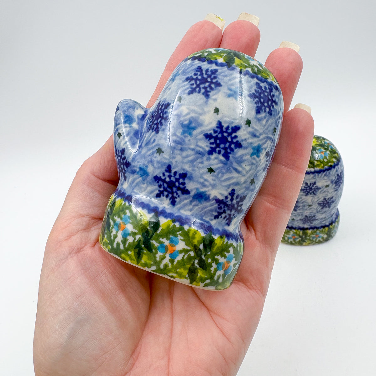 Mitten Salt and Pepper Shakers.  Handmade Polish pottery.  UNIKAT Blue Snowflakes