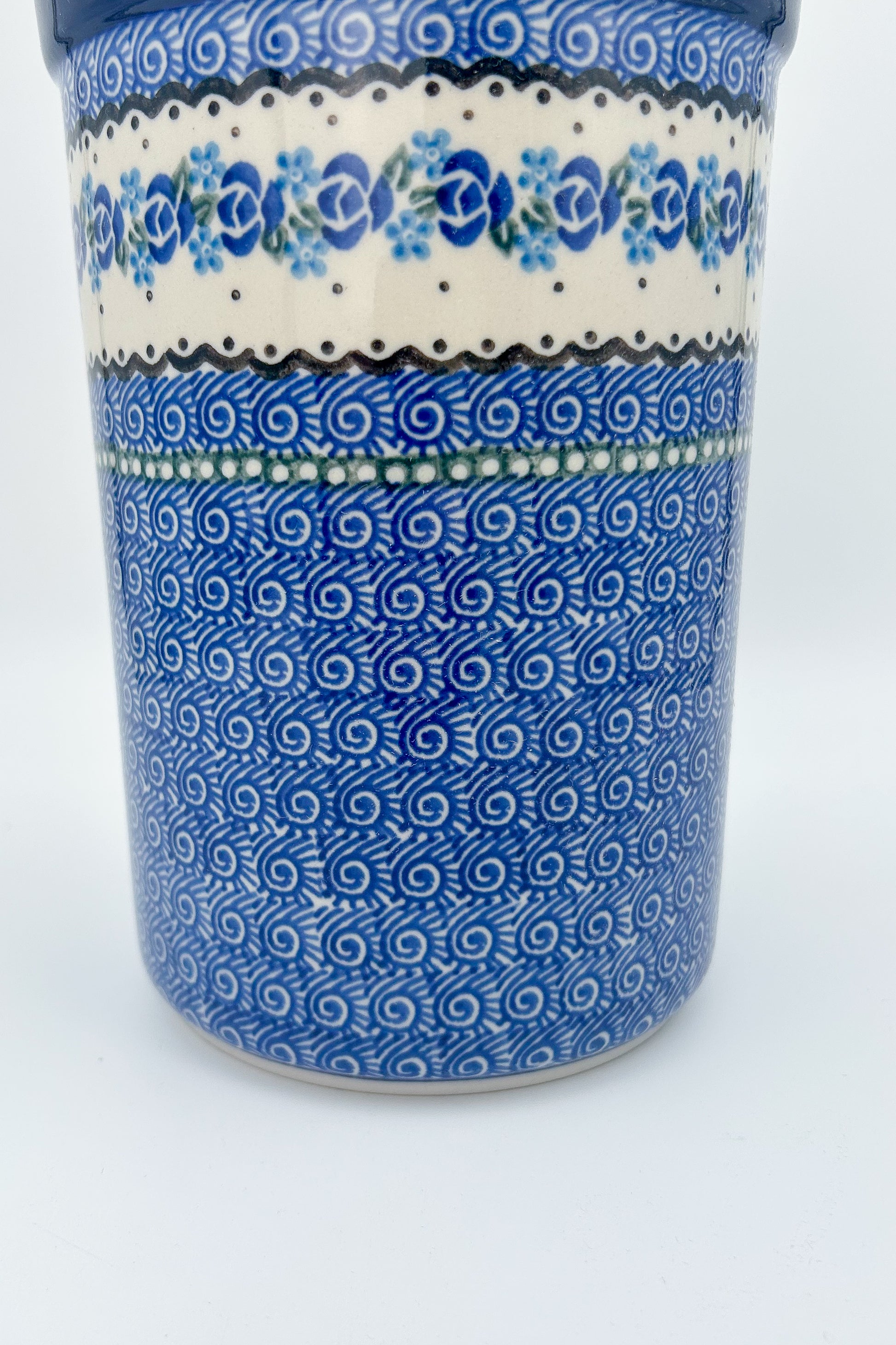 This 8” blue Utensil holder is a handmade by talented Polish artisans. This stoneware is microwave, oven and dishwasher safe as well as chip resistant.