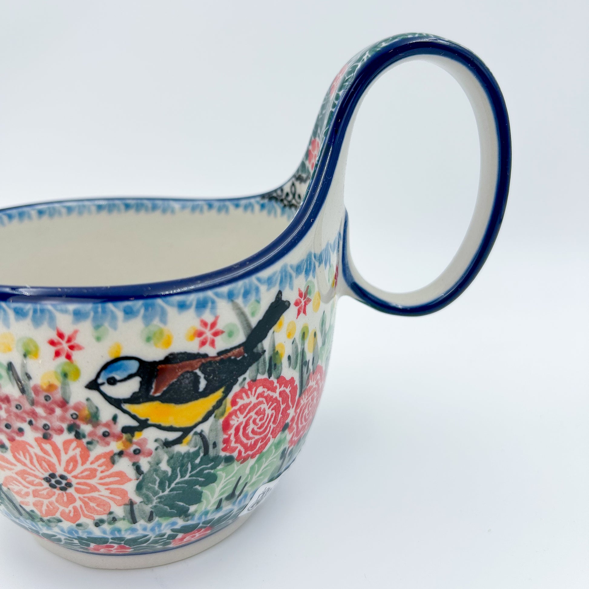 Polish pottery 16oz bowl with loop handle in the UNIKAT Robbin's Meadow pattern. 16 ounces of fluid.
6.26" x 4.49" x 5.51"
Ceramika Artystyczna Company