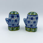 Mitten Salt and Pepper Shakers.  Handmade Polish pottery.  UNIKAT Blue Snowflakes