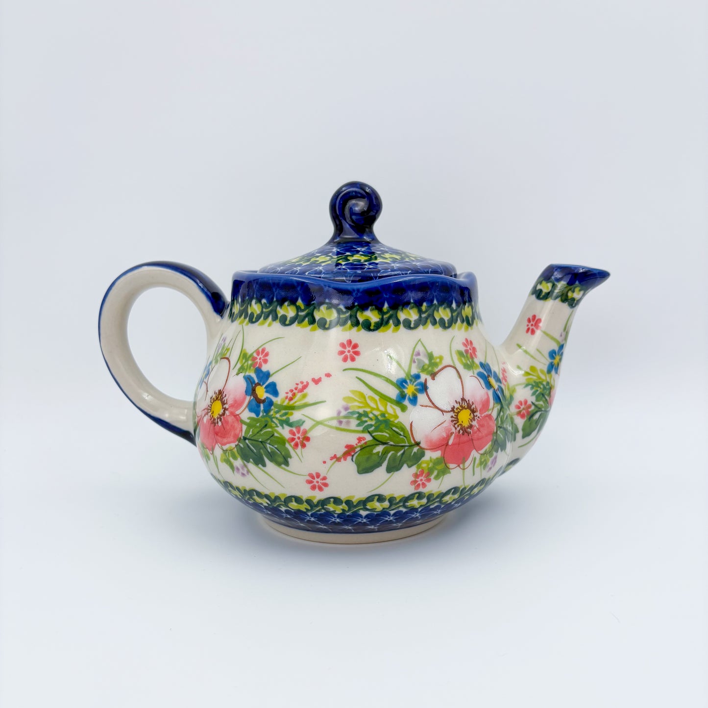 25 oz Teapot Fruti Handcrafted Potery in Poland.  Pink Ruffle Design