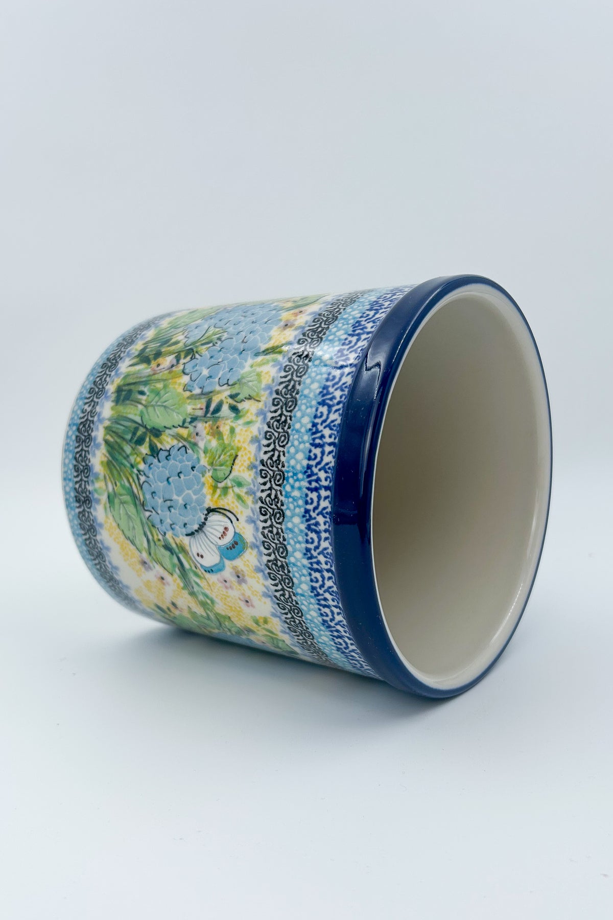 6” Blue hyudrangea Utensil holder is a handmade by talented Polish artisans. Polish UNIKAT signature utensil jar, hand painted
Ceramika Artystyczna Company