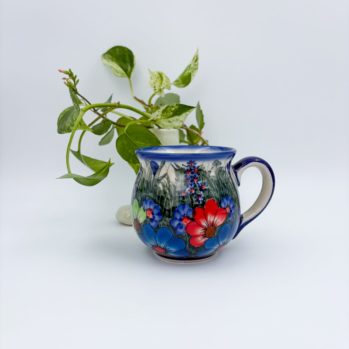 Forget Me Not Pansy bubble mug on white background, straight-on view