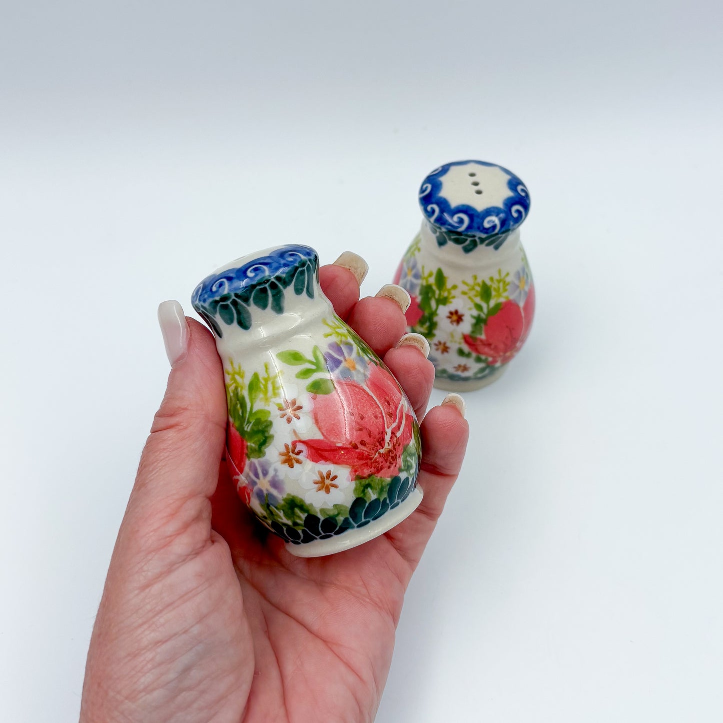 3“ Salt and Pepper Shakers.  Handmade Polish pottery.  UNIKAT Scarlet Blossoms