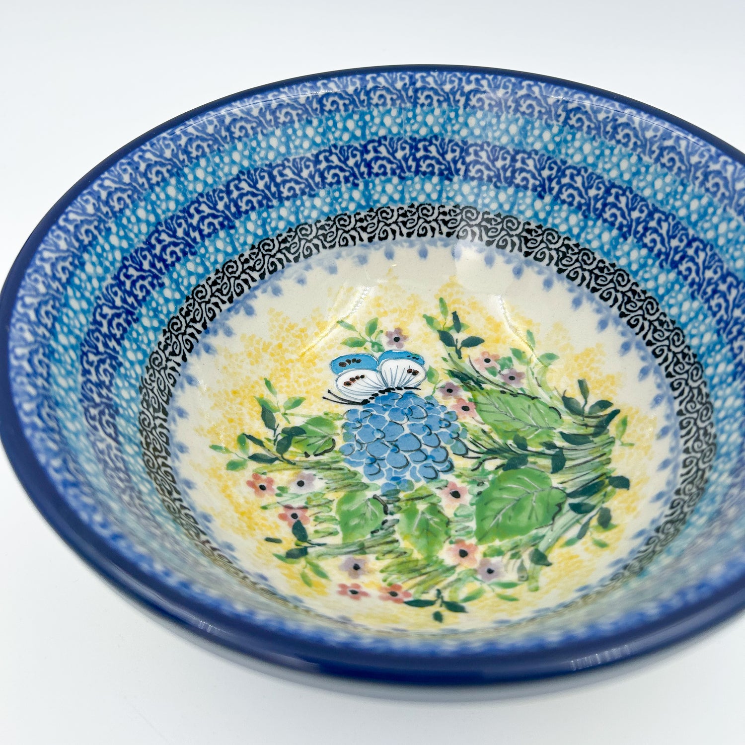 Polish pottery 6.” Bowl in the UNIKAT Blue Hydrangea Pattern pattern. Floral design
Ceramika Artystyczna Company