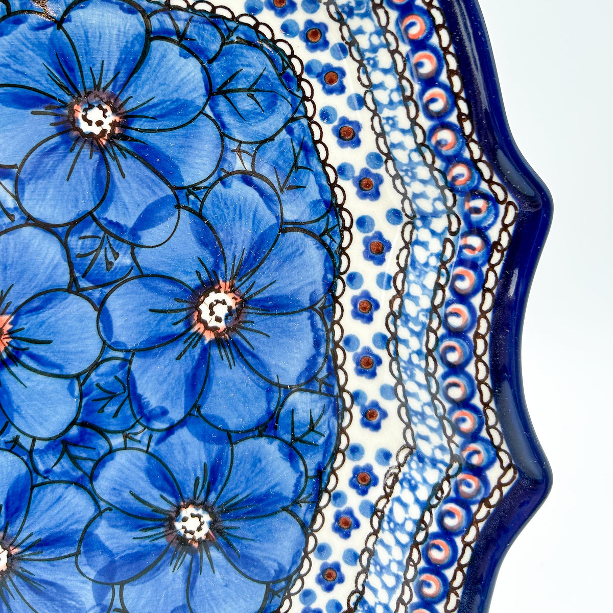 8 point blue floral platter in the Unikat Cobalt Poppies pattern