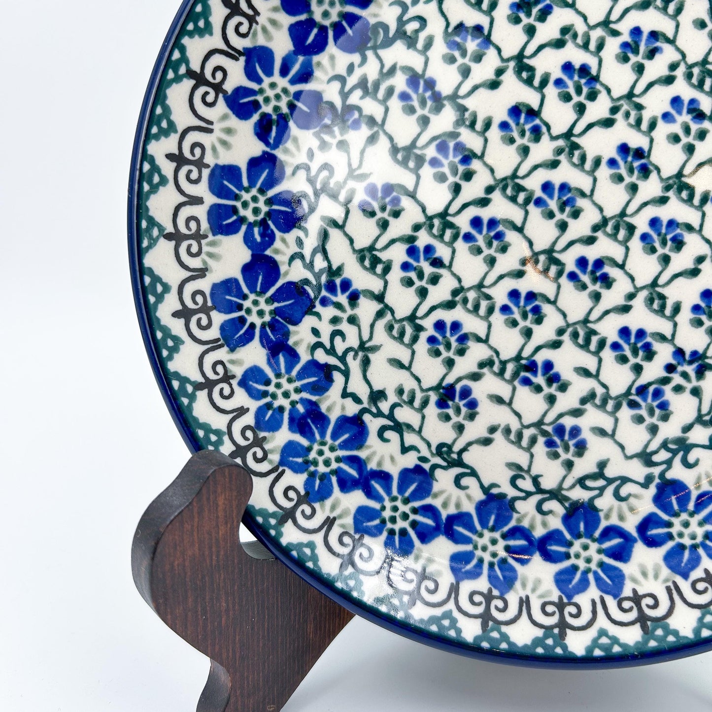  7.91” plate in the Unikat Blue Dogwood pattern