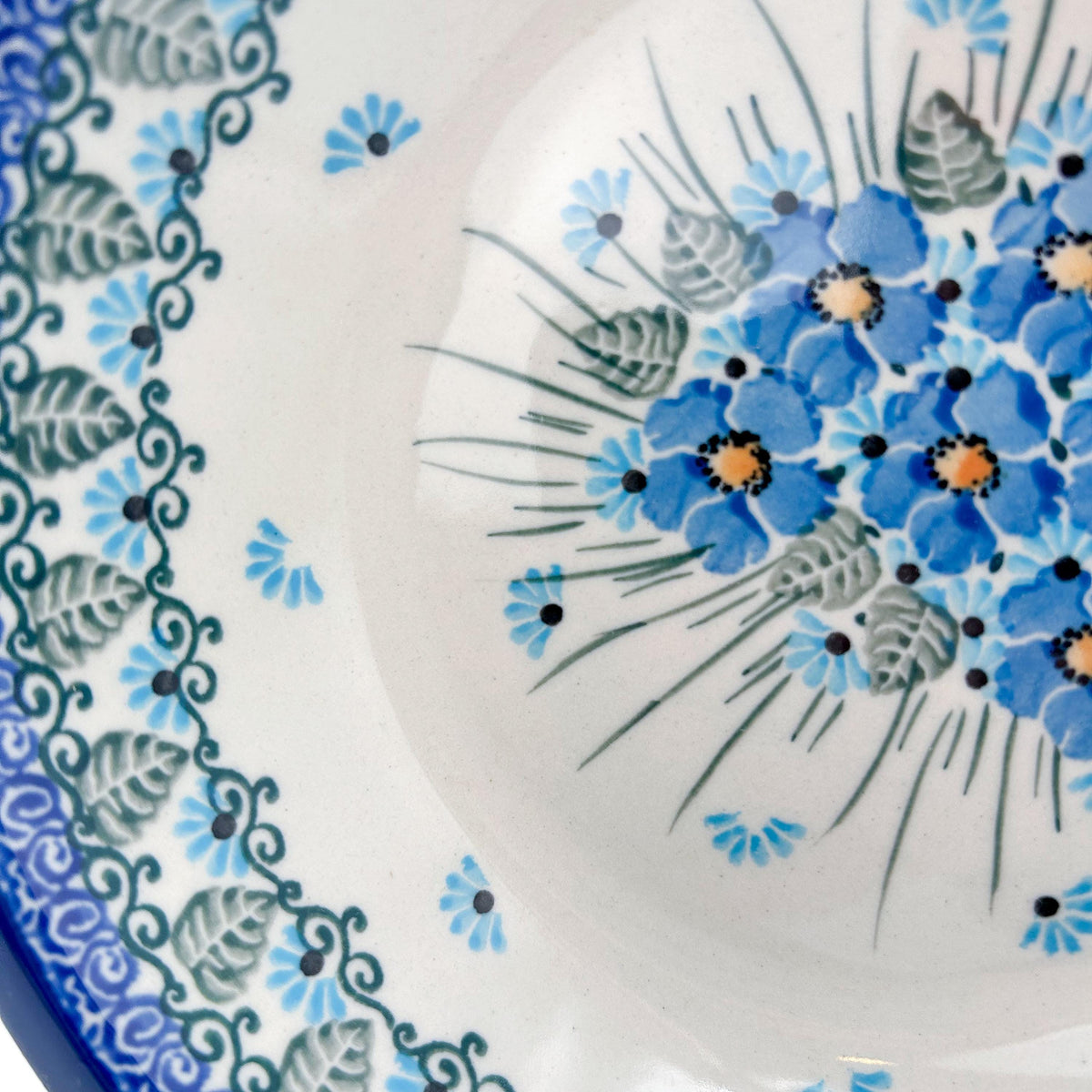 Polish pottery 8” bllue floral Pasta bowl in the UNIKAT Forget Me Not pattern.It holds 22 ounces of fluid
Ceramika Artystyczna Company