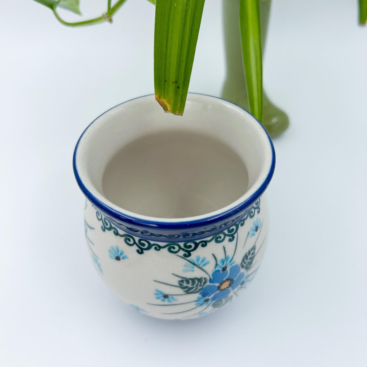 Top-down view into Forget Me Not bubble mug showing interior