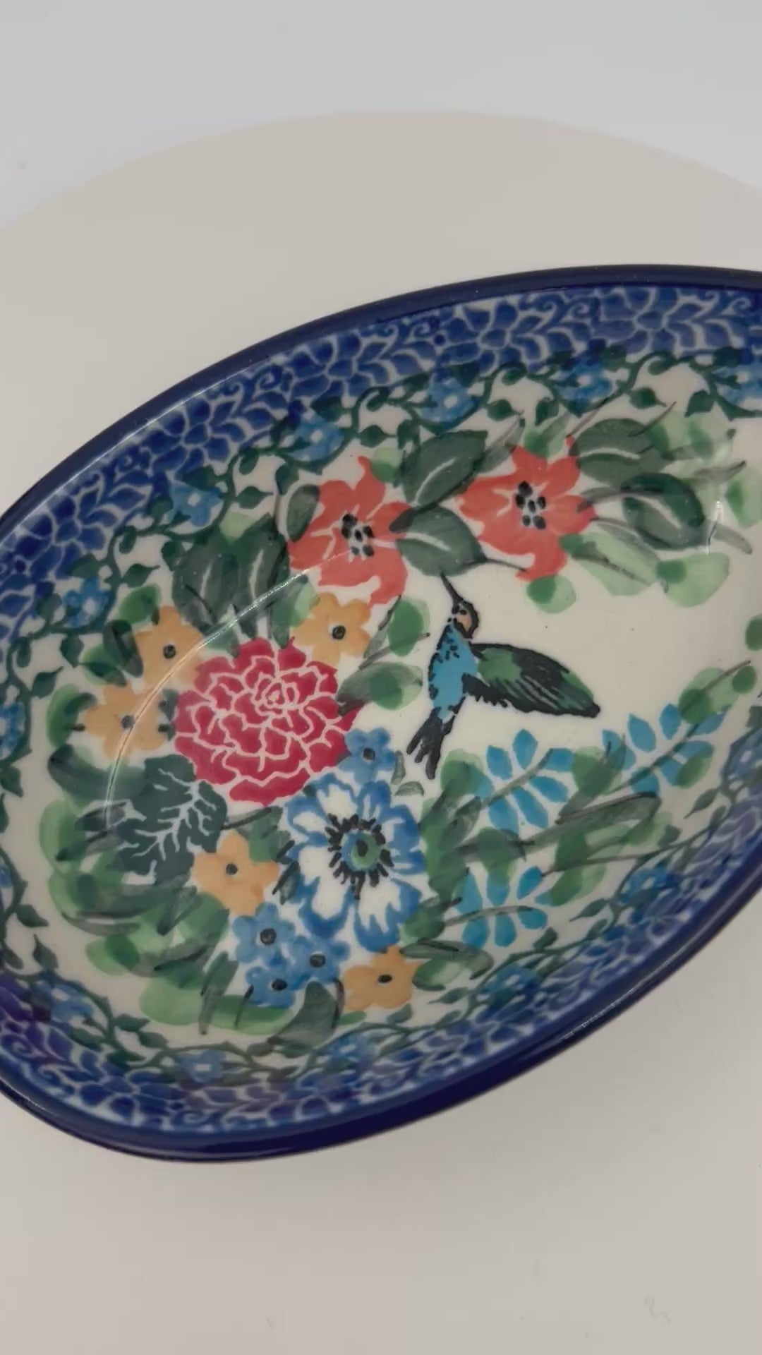This 5” floral spoon rest is a handmade by talented Polish artisans. This is a Polish UNIKAT Hummingbird Meadow pattern.
Dimensions 4.92” x 3.35 x 1.34"