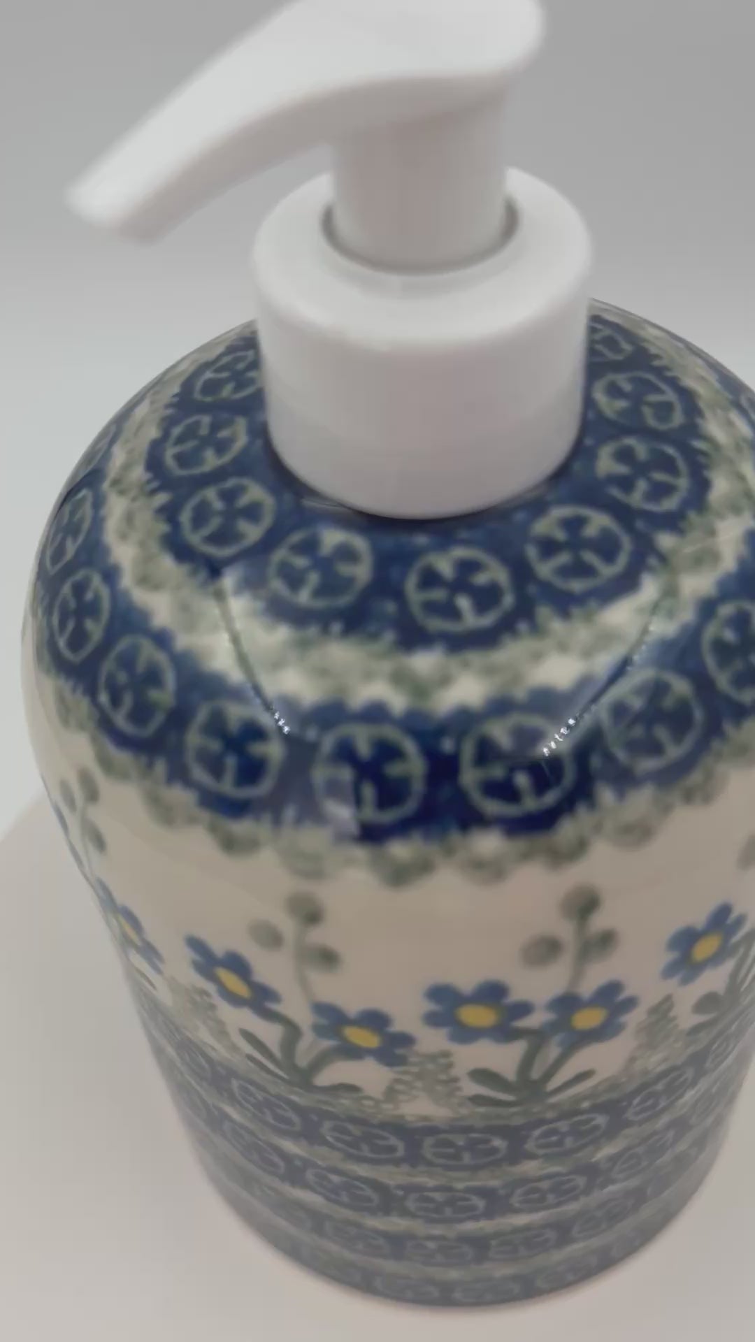  7” floral soap dispenser is a handmade by talented Polish artisans. Dimensions 6.73” x 3.74"
Ceramika Artystyczna Company
