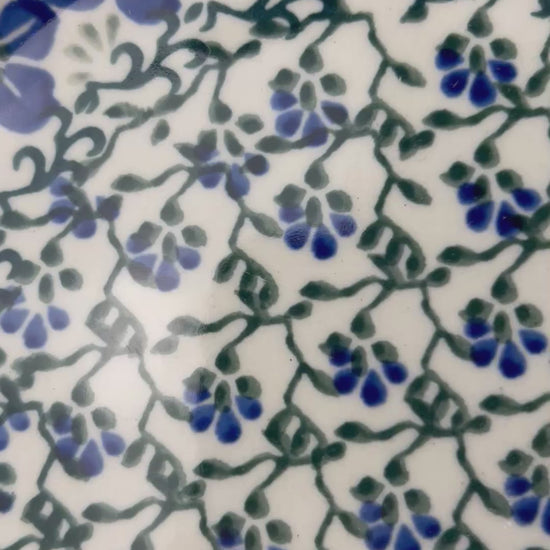  7.91” plate in the Unikat Blue Dogwood pattern