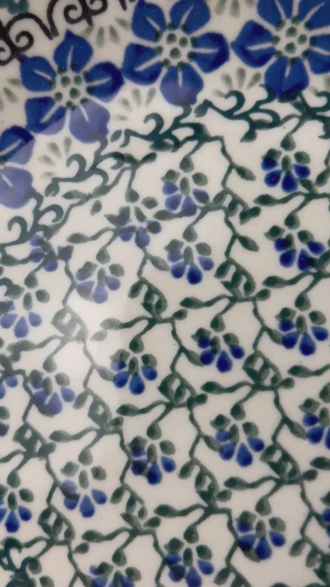  7.91” plate in the Unikat Blue Dogwood pattern