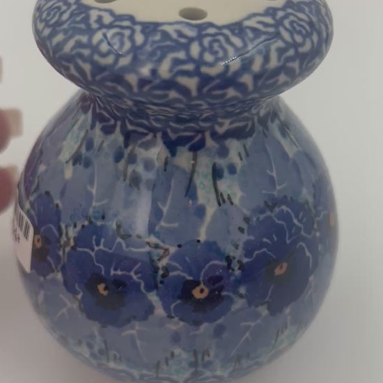 4” floral Parmesan Shaker is a handmade by talented Polish artisans. This is a Polish UNIKAT signature signed by the artist who painted it.
Dimensions 4.13" x 3.23"
Ceramika Bona Company