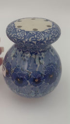 4” floral Parmesan Shaker is a handmade by talented Polish artisans. This is a Polish UNIKAT signature signed by the artist who painted it.
Dimensions 4.13" x 3.23"
Ceramika Bona Company