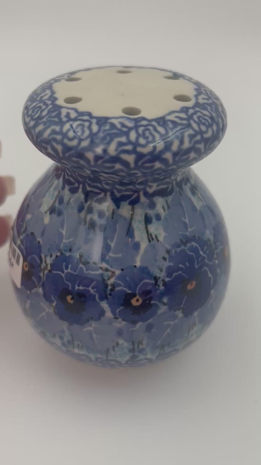 4” floral Parmesan Shaker is a handmade by talented Polish artisans. This is a Polish UNIKAT signature signed by the artist who painted it.
Dimensions 4.13" x 3.23"
Ceramika Bona Company