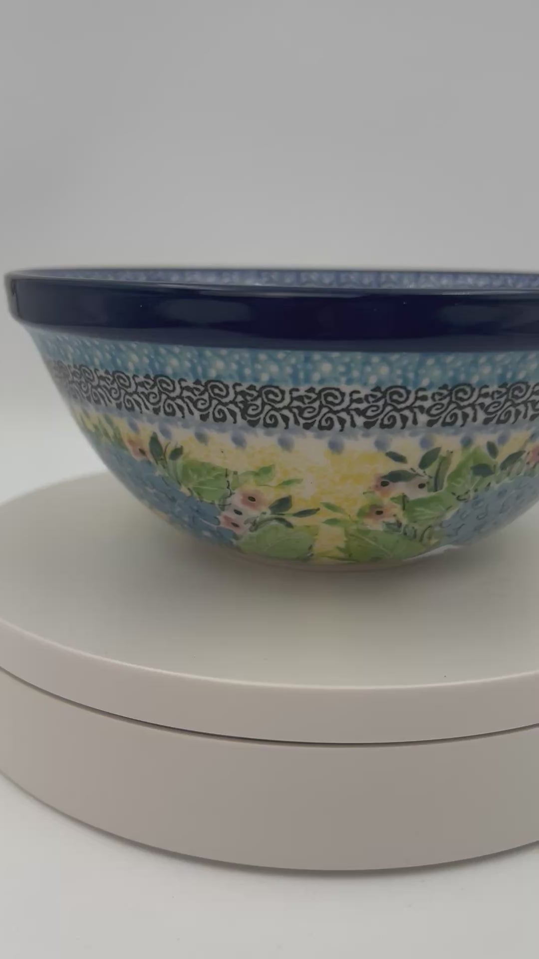 Polish pottery 6.” Bowl in the UNIKAT Blue Hydrangea Pattern pattern. Floral design
Ceramika Artystyczna Company