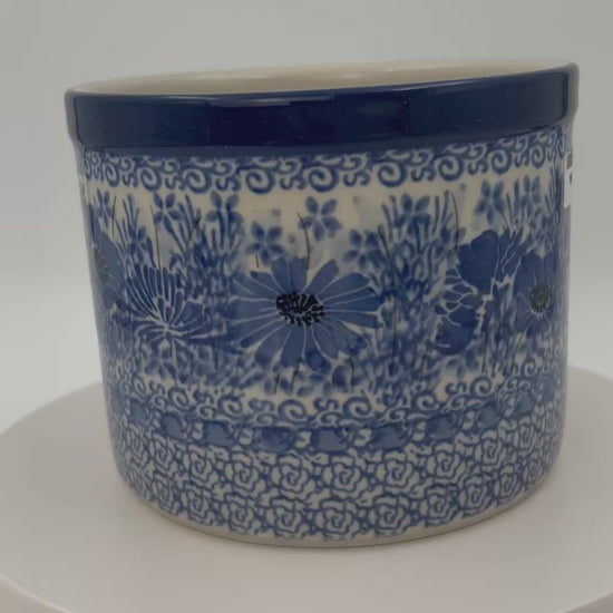 5” blue floral Utensil holder is a handmade by talented Polish artisans. This stoneware is microwave, oven and dishwasher safe anschip resistant.
