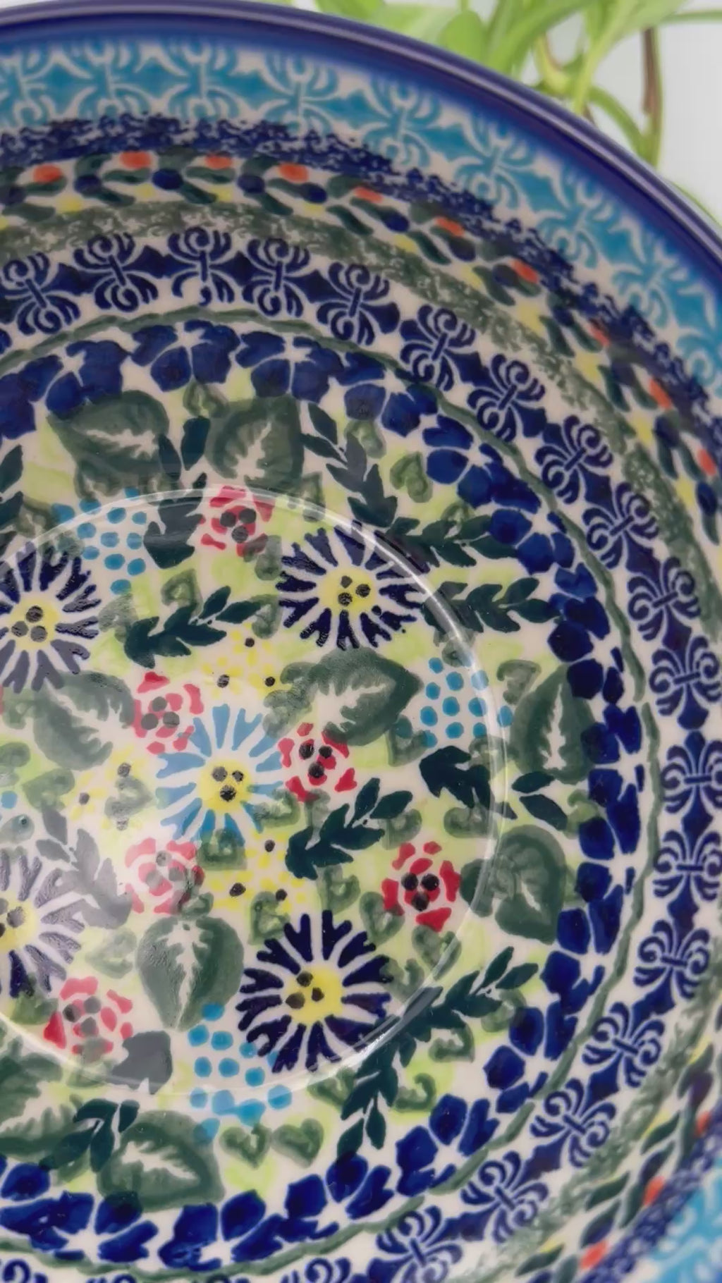  6.” Farm Bowl in the UNIKAT Butterfly Flor-de-lis pattern