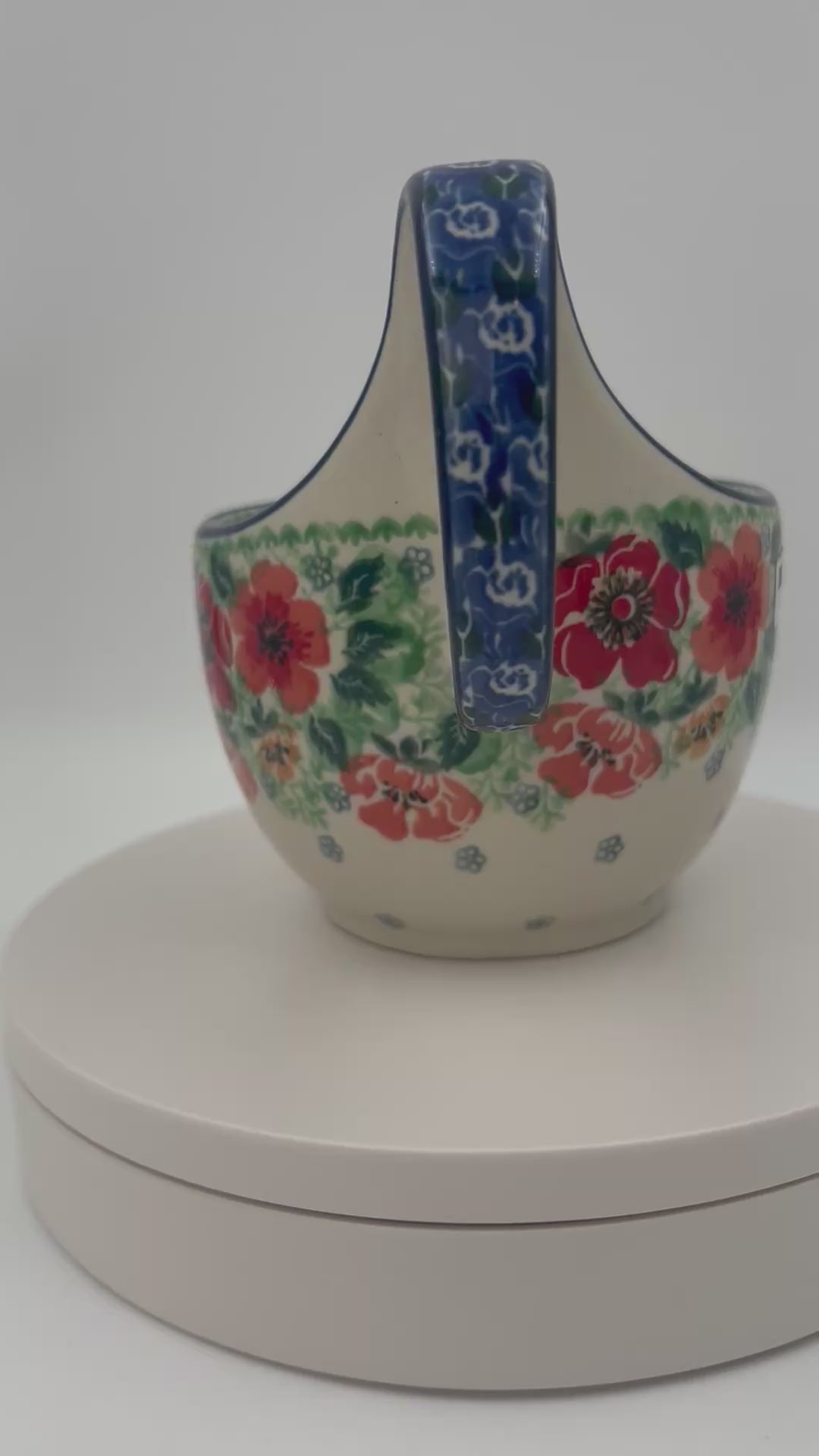 Polish pottery 16oz bowl with loop handle in the UNIKAT Candy Red Poppy pattern. It holds 16 oz of fluid.
Ceramika Artystyczna Company
